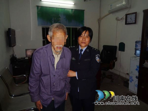 遇到八旬老汉迷路 云锦民警热心帮其寻家(图1) 遇到八旬老汉迷路 云锦民警热心帮其寻家(图1)