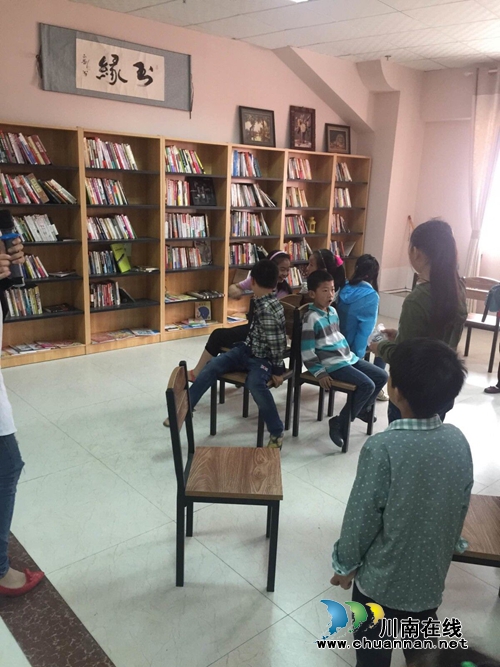 庆六一　泸州红星街道新民社区开展趣味阅读活动(图1)