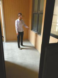 三年未收问题房&nbsp;自贡夫妇遭催费短信“轰炸”(图1)