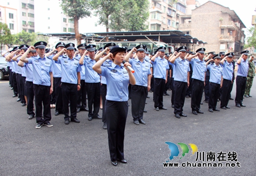 古蔺县公安局举行升国旗仪式暨重温入警誓词活动(图3) 古蔺县公安局举行升国旗仪式暨重温入警誓词活动(图3)