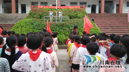 纳溪龙车镇小学：欢歌笑语庆“六一”(图1)