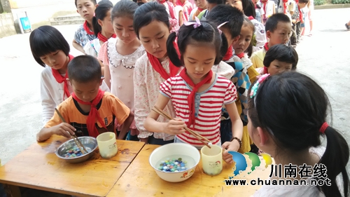 纳溪龙车镇小学：欢歌笑语庆“六一”(图2)