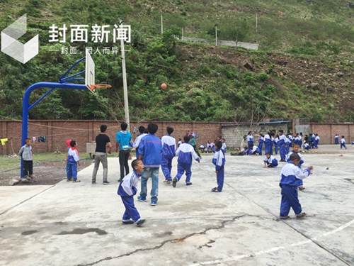 凉山“悬崖村”的儿童节充满欢声笑语(图4) 凉山“悬崖村”的儿童节充满欢声笑语(图4)