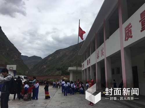 凉山“悬崖村”的儿童节充满欢声笑语(图6) 凉山“悬崖村”的儿童节充满欢声笑语(图6)