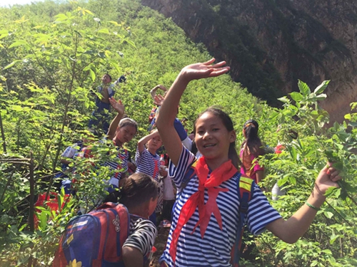 凉山“悬崖村”的儿童节充满欢声笑语(图9) 凉山“悬崖村”的儿童节充满欢声笑语(图9)