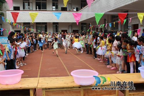 叙永水尾中心校:学生展示自我放飞童年梦想(图5) 叙永水尾中心校:学生展示自我放飞童年梦想(图5)