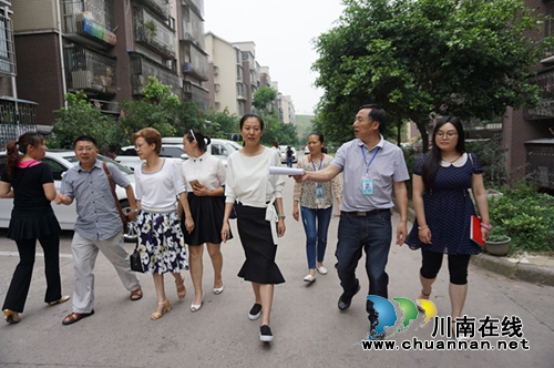 泸州市委组织部、老干局一行到彭湾社区指导创建文明城市工作(图1) 泸州市委组织部、老干局一行到彭湾社区指导创建文明城市工作(图1)