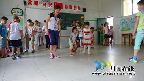 泸州十八中开展庆六一游园活动(图1) 泸州十八中开展庆六一游园活动(图1)
