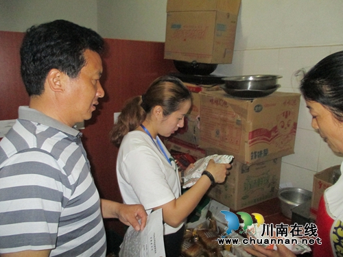 泸县潮河镇开展夏季食品安全专项检查(图1)