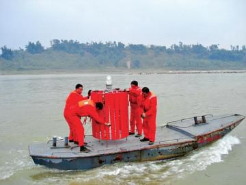 宜宾:5双“千里眼”严阵以待监控汛情(图1) 宜宾:5双“千里眼”严阵以待监控汛情(图1)