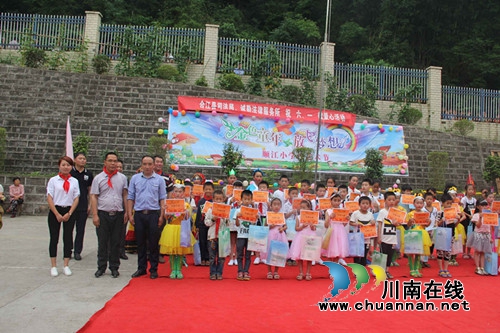 合江县法律服务队伍:“六一”送法进校园(图1) 合江县法律服务队伍:“六一”送法进校园(图1)