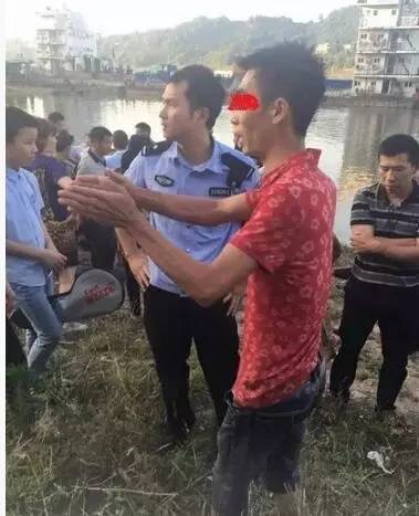 合江一轿车江边洗车不慎倒入江中 1女子溺亡(图11) 合江一轿车江边洗车不慎倒入江中 1女子溺亡(图11)