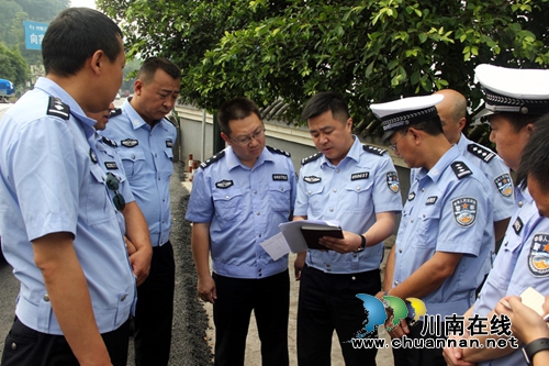 省交警总队第三交叉检查组检查宜宾县道交秩序管理工作(图4)