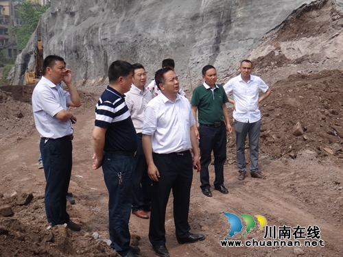 泸州长开区管委会主任带队检查防汛安全工作(图2) 泸州长开区管委会主任带队检查防汛安全工作(图2)
