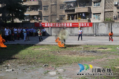 叙永县首届安全知识及技能竞赛在叙永职高举行(图2) 叙永县首届安全知识及技能竞赛在叙永职高举行(图2)
