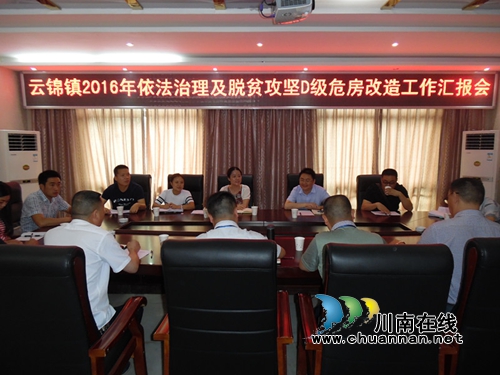 泸县县委办副主任杨凤英督查云锦镇依法治理工作(图1)