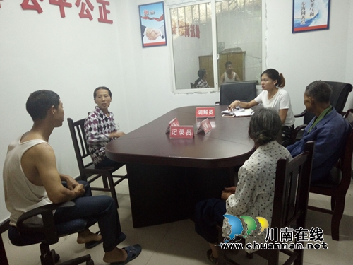 宜宾：高龄老人诉赡养难&nbsp;调解员帮忙解心结(图1)