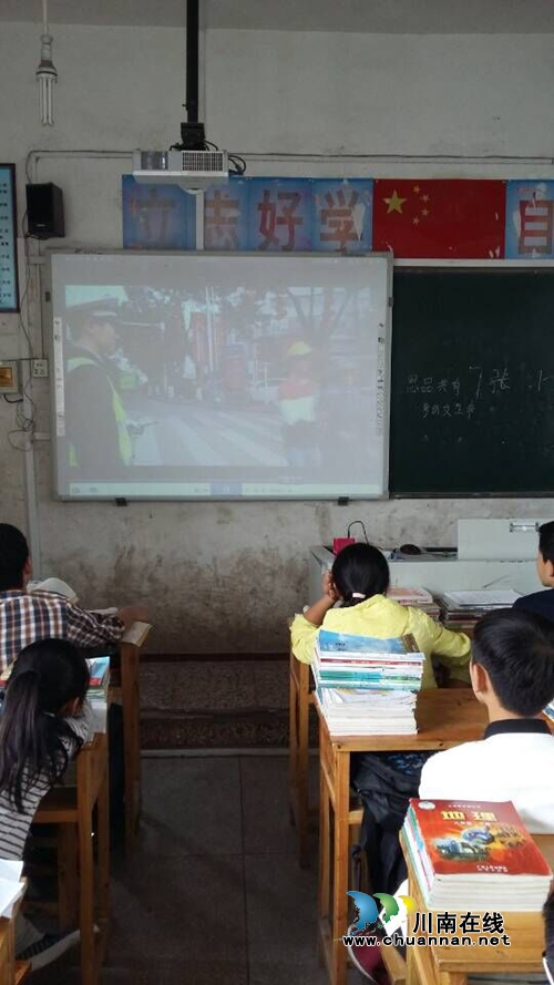合江县白米镇中学开展法制教育(图2)