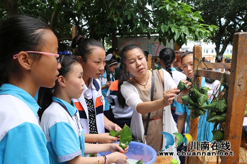 泸州纳溪：包粽子写廉洁诗词&nbsp;留端午美好记忆(图2)