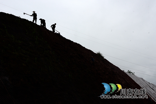 出川大通道宜叙高速公路预计6月底全线贯通(图4) 出川大通道宜叙高速公路预计6月底全线贯通(图4)