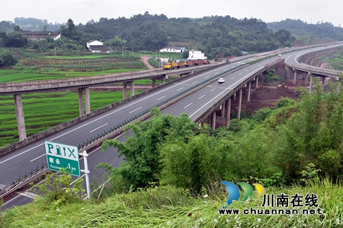 出川大通道宜叙高速公路预计6月底全线贯通(图1) 出川大通道宜叙高速公路预计6月底全线贯通(图1)