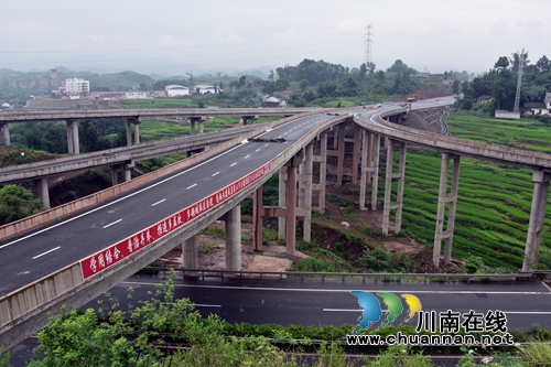 出川大通道宜叙高速公路预计6月底全线贯通(图2) 出川大通道宜叙高速公路预计6月底全线贯通(图2)