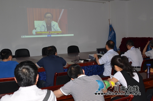弘扬总理风范&nbsp;泸州市总工会组织党员看党建专题片(图1)