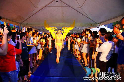 星空娱乐香槟音乐party闪耀酒城！(图3)