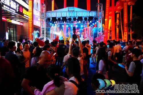 星空娱乐香槟音乐party闪耀酒城！(图10)