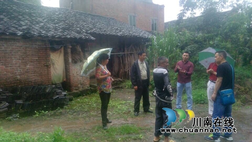 泸县玉蟾街道开展雨后安全检查(图1)