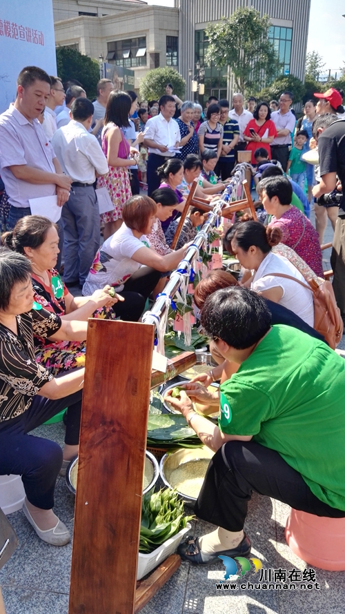 江阳区泰安街道：欢歌笑语共度和谐端午(图2)