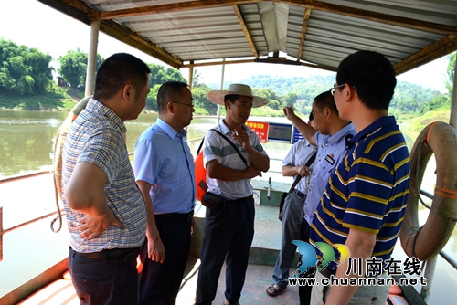 泸州市督导组督查泸县道路交通安全综合整治工作(图2) 泸州市督导组督查泸县道路交通安全综合整治工作(图2)
