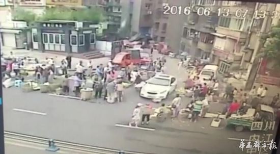 非酒驾未吸毒&nbsp;内江司机闹市驾车撞人致1死7伤(图1)