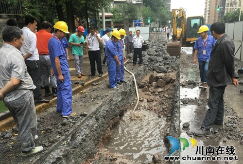 泸州丹霞路天然气管道遭第三方破坏&nbsp;已进行抢险(图1)