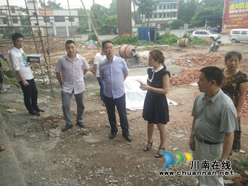 玉蟾街道党工委调研村级党群服务中心建设工作(图1) 玉蟾街道党工委调研村级党群服务中心建设工作(图1)