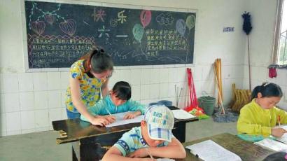 宜宾：贫困县乡村教师每人每月最低补助400元(图1)