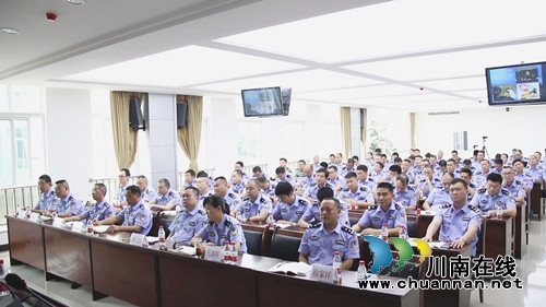 泸县公安局特邀市纪委专家给民警上廉政教育课(图2)