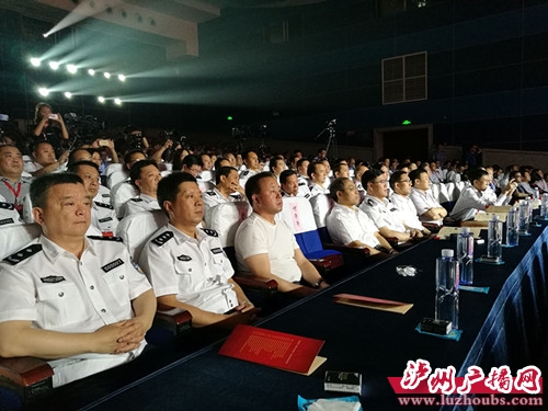 首届四川“最美人民警察”颁奖仪式在泸州举行(图2)