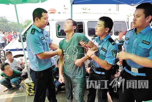 内江男见了警察就开跑&nbsp;原是带有毒品心发虚(图1)