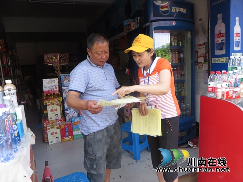 纳溪区棉花坡镇开展食品安全宣传周活动(图1)