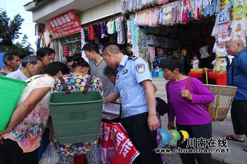 合江县白米镇开展安全生产月集中宣传活动(图1) 合江县白米镇开展安全生产月集中宣传活动(图1)