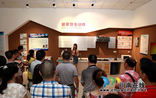 龙马潭区举办企业群众监员互动体验式安全知识培训(图1) 龙马潭区举办企业群众监员互动体验式安全知识培训(图1)