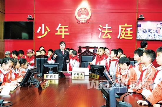 内江市多管齐下 有效减少校园暴力案件发生(图1) 内江市多管齐下 有效减少校园暴力案件发生(图1)