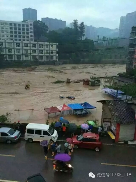 泸州市境内普降暴雨&nbsp;消防全力营救(图5)