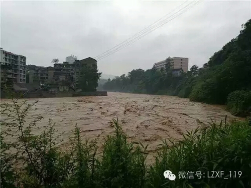 泸州市境内普降暴雨&nbsp;消防全力营救(图1)