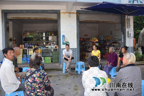 泸州纳溪：纪委干部进村回访政策“落地”(图1)