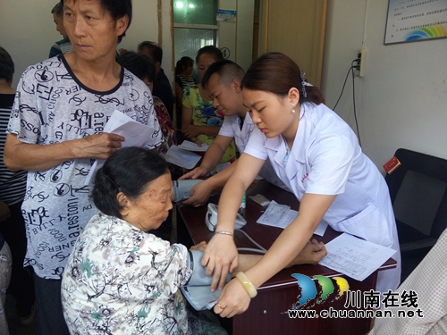 合江五通:全民健康体检引来“点赞”声(图1) 合江五通:全民健康体检引来“点赞”声(图1)