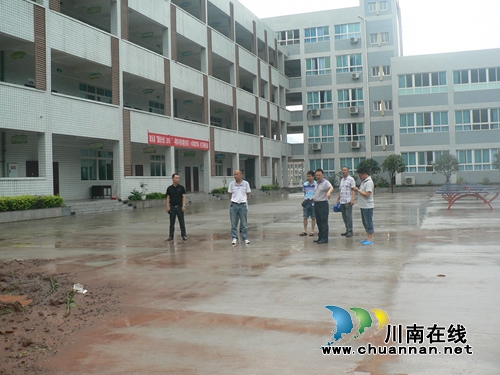 叙永县教育系统积极应对暴雨洪灾(图2) 叙永县教育系统积极应对暴雨洪灾(图2)