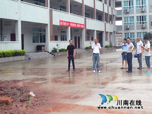 叙永县教育系统积极应对暴雨洪灾(图1) 叙永县教育系统积极应对暴雨洪灾(图1)