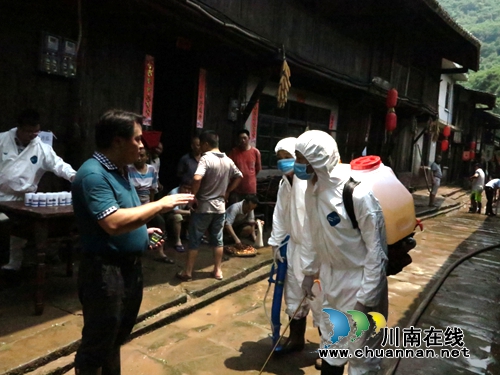 纳溪卫计系统:第一时间开展医疗应急救援工作(图4) 纳溪卫计系统:第一时间开展医疗应急救援工作(图4)